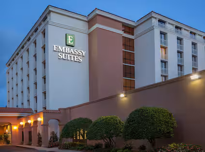 Embassy Suites Baton Rouge — Full-service hotel